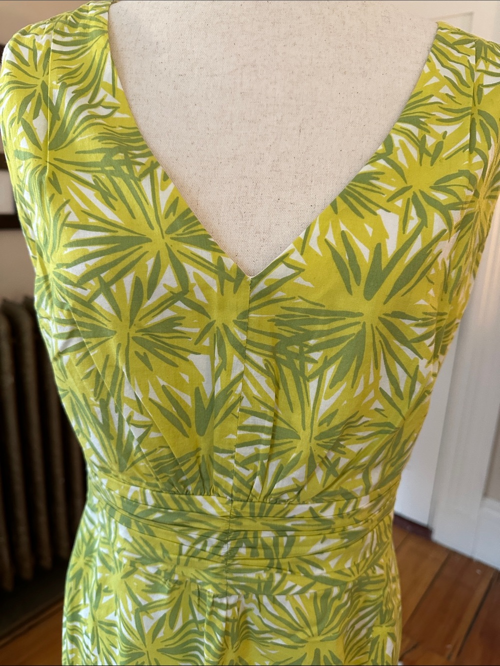 Boden Yellow Green Citron Tropical Floral Cotton V-Neck Dress - Picture 3 of 8